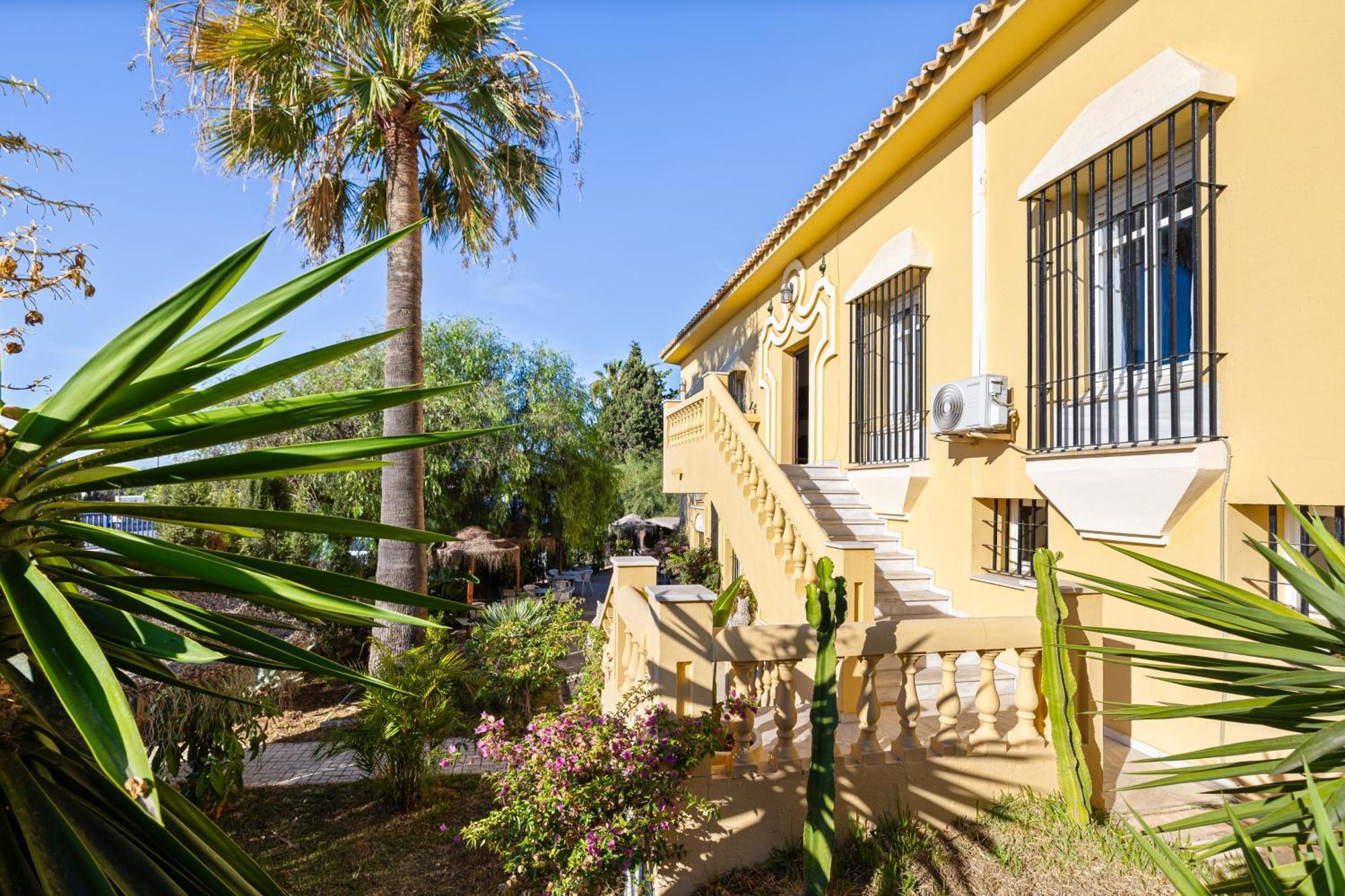 12P Villa Private Pool 5 Bathrooms 150M To Beach And Walking To La Cala De Mijas - Malaga — Photos 1